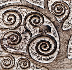 Gravure sur bois - arbre de vie avec branches en spirales